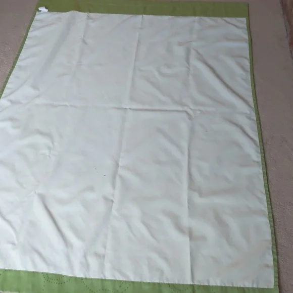 Green black out curtains/panels - Picture 4 of 8